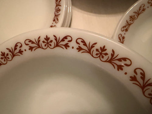 Vintage Corelle Corning Dinnerware 21 Piece Set – Red Scroll Rim Plates & Bowls USA